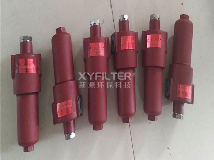 RF直回油过滤器产品介绍：      RF系列直回油过滤器用于液压系统中的回油过滤，用于过滤密封件中的金属颗粒和橡胶杂质以及因液压系统部件磨损而产生的其他污染物，使油回流。这种滤油器主要用于液压设备的油箱中，具有不可缺少的作用。  RFLDON1301DAT20D1.0-L24不锈钢液压双筒过滤器用于过滤液压系统的回油过滤，以滤除液压系统中部件磨损产生的金属颗粒和密封件中的橡胶杂质和其他污染物，使油回流到油中。水箱保持清洁。过滤器安装在油箱上部，气缸部分浸没在油箱中，安装有污染和堵塞旁通阀、扩散器和指示器的滤芯。具有结构紧凑、安装方便、油流量大、压力损失小、滤芯更换方便等特点。 注：进油口连接法兰由我司提供，用户只需准备一根ΦQ尺寸的管子进行焊接。